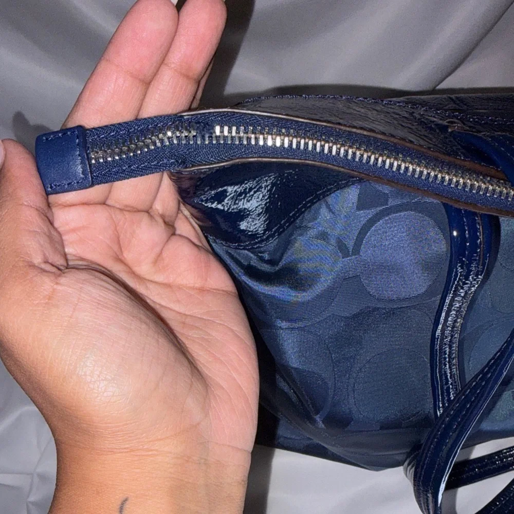 Elegant Navy Blue Women's Tote Bag - Picture 3 of 5